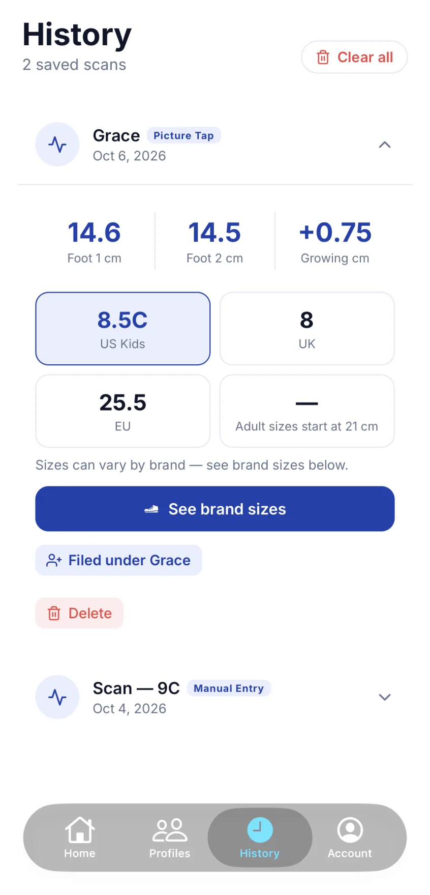 History screen: a saved scan showing both feet, the wiggle room added, and US kids, UK and EU sizes